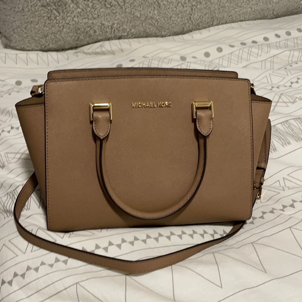 Michael Kors Messenger purse
